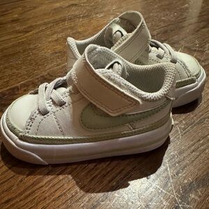 Nike Sneakers - Toddler 4c
